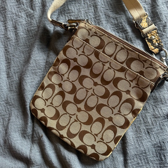 Coach crossbody - Picture 2 of 2